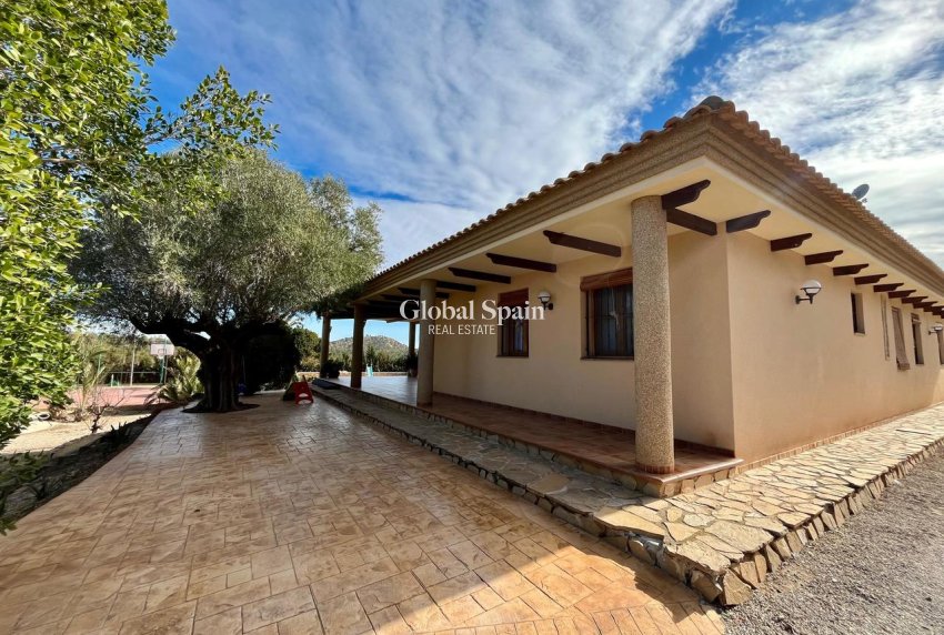 Resale - HOUSE -
EL ESPARRAGAL - Inland