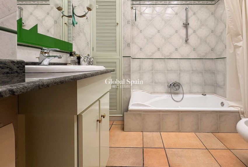 Resale - HOUSE -
ELCHE - Altzabares Alto