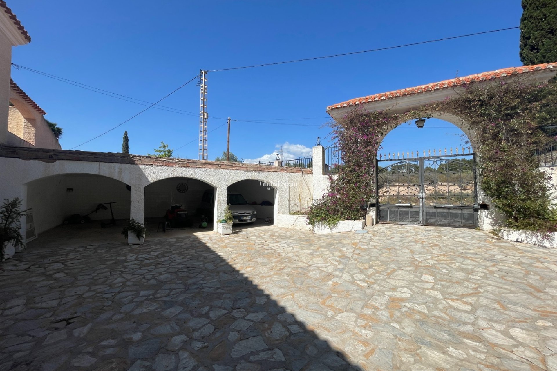 Resale - HOUSE -
ELDA - Inland