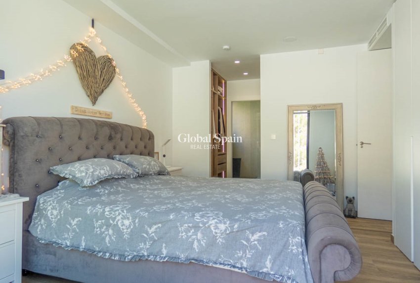 Resale - House -
Font del Llop