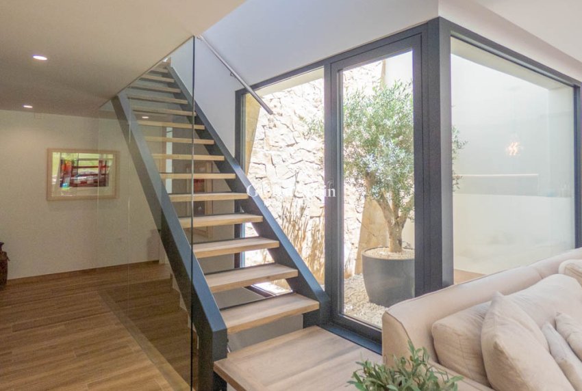 Resale - House -
Font del Llop