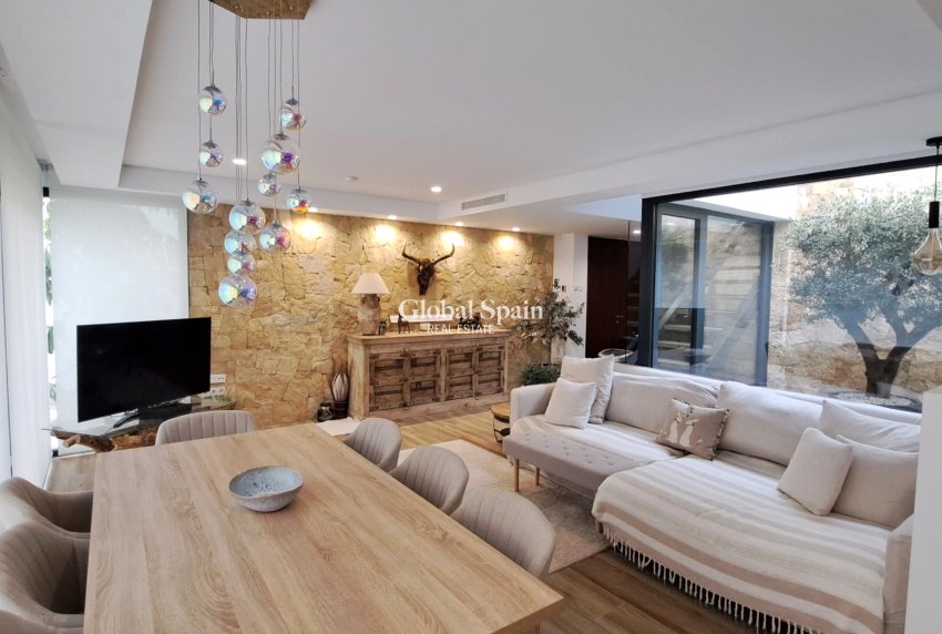 Resale - House -
Font del Llop