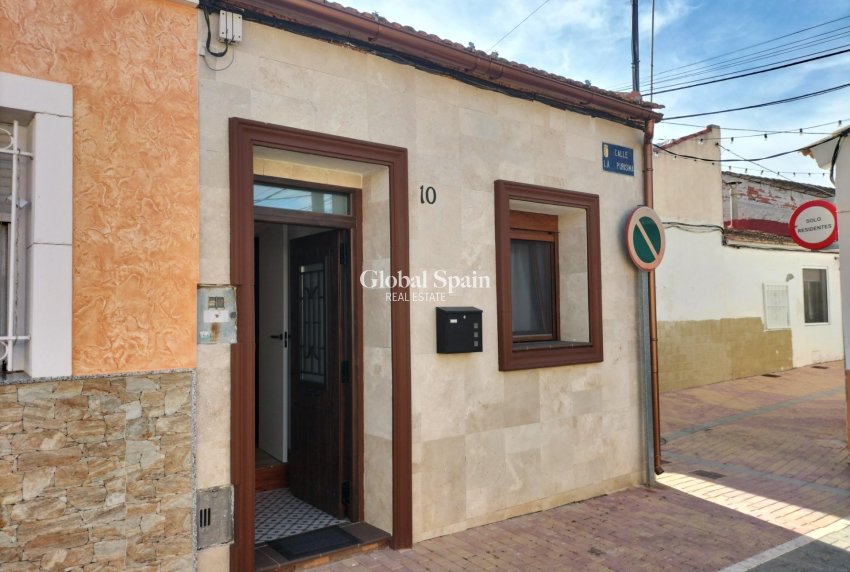 Resale - HOUSE -
FORMENTERA DEL SEGURA - Centro