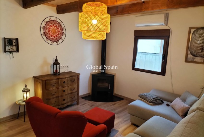 Resale - HOUSE -
FORMENTERA DEL SEGURA - Centro