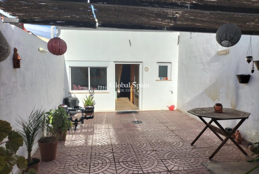 Resale - HOUSE -
FORMENTERA DEL SEGURA - Centro