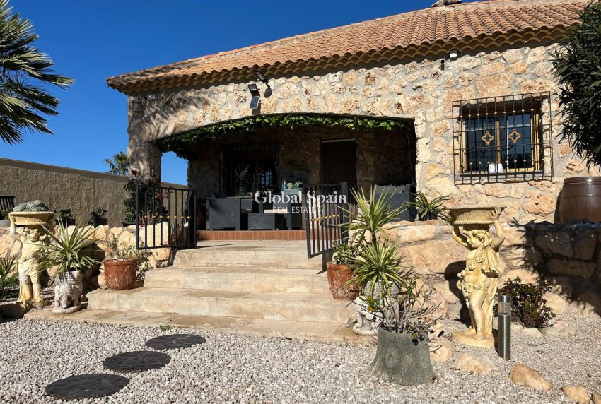 Resale - HOUSE -
FORTUNA - Inland