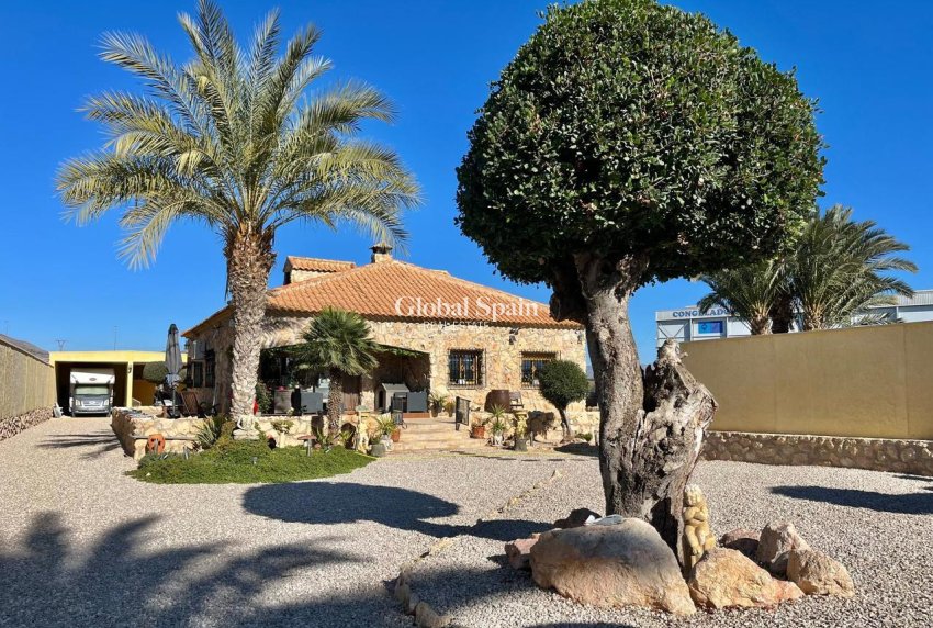 Resale - HOUSE -
FORTUNA - Inland