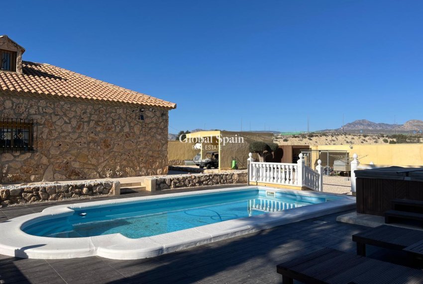 Resale - HOUSE -
FORTUNA - Inland