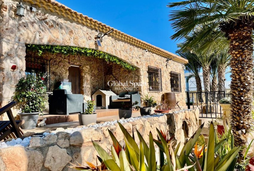 Resale - HOUSE -
FORTUNA - Inland