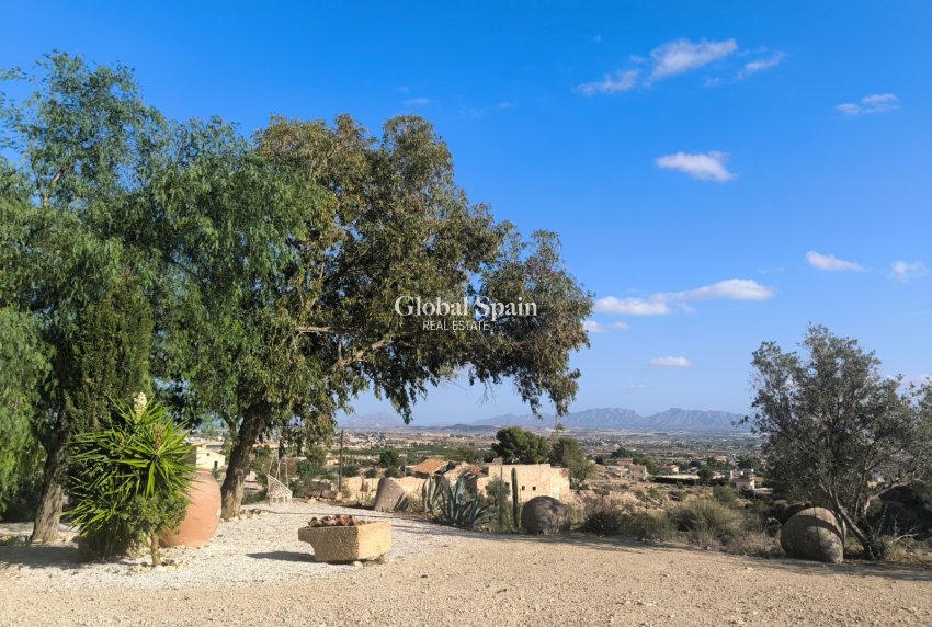 Resale - HOUSE -
FORTUNA - Inland