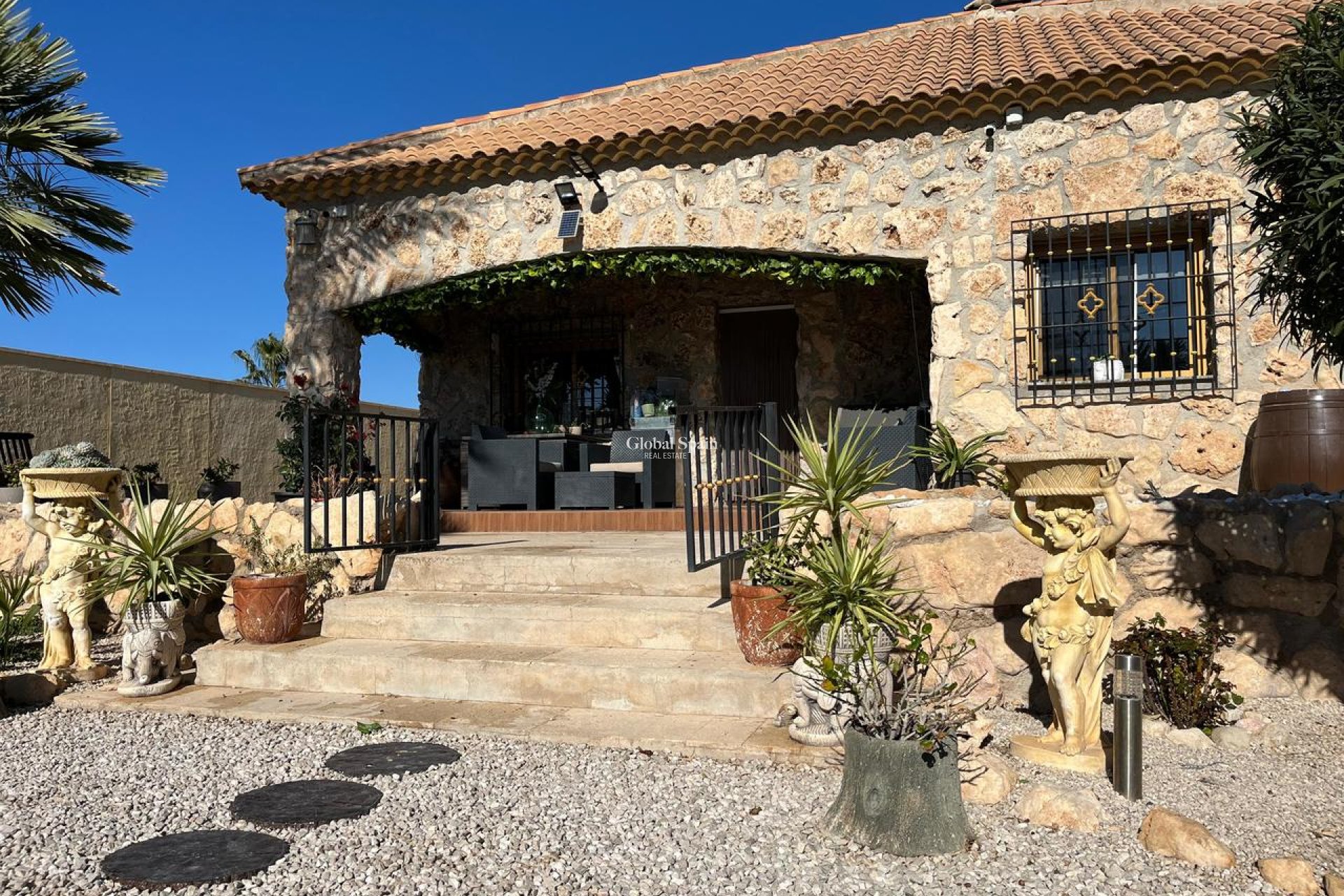 Resale - HOUSE -
FORTUNA - Inland