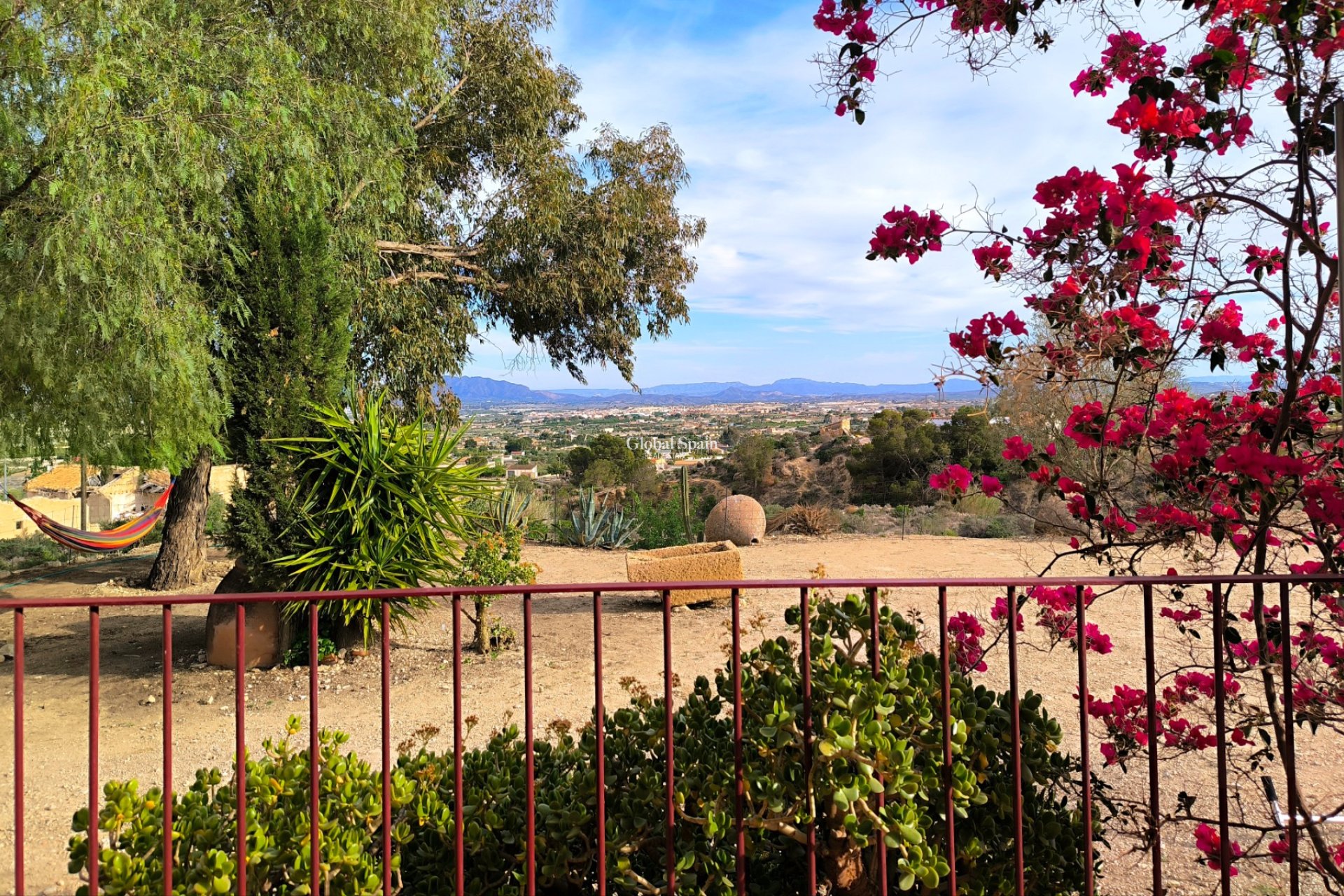 Resale - HOUSE -
FORTUNA - Inland