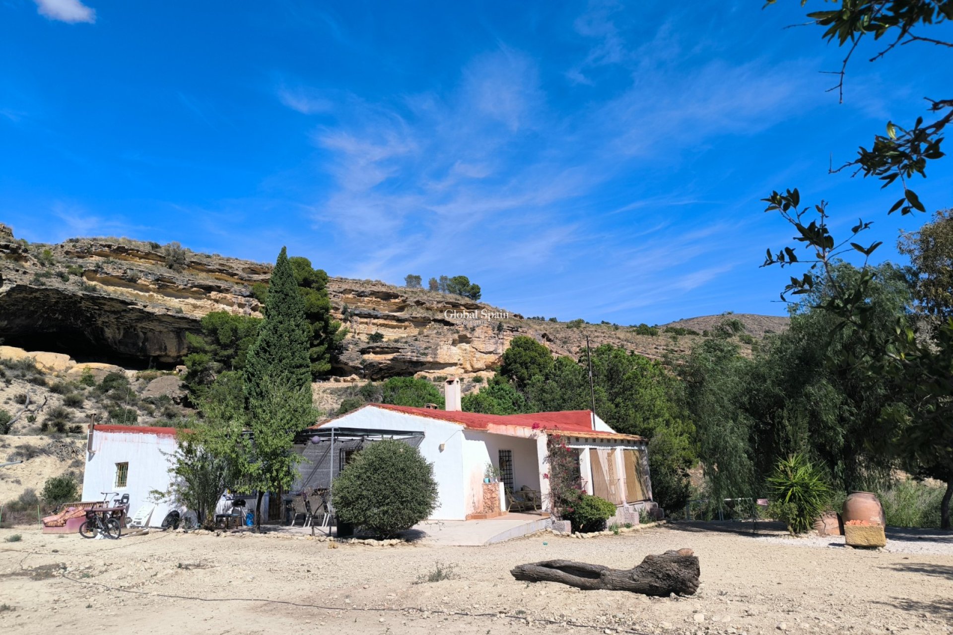 Resale - HOUSE -
FORTUNA - Inland