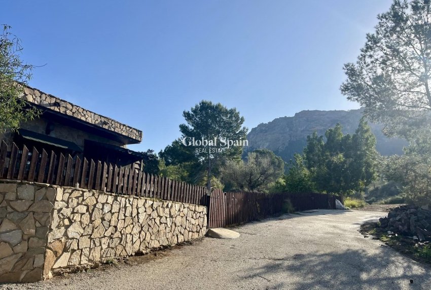 Resale - HOUSE -
GEA Y TRUYOLS - Sierra de Columbares Natural Park