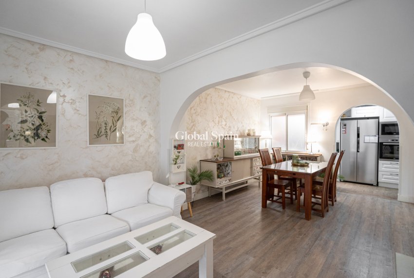 Resale - HOUSE -
GRAN ALACANT - Costa Blanca