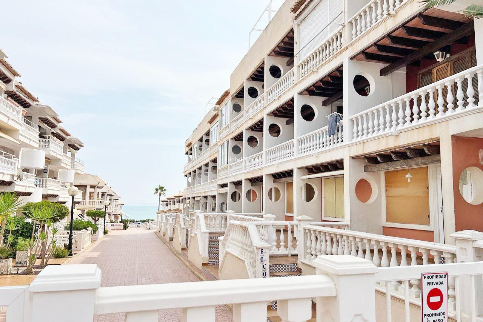 Resale - HOUSE -
GUARDAMAR DEL SEGURA - Benamor