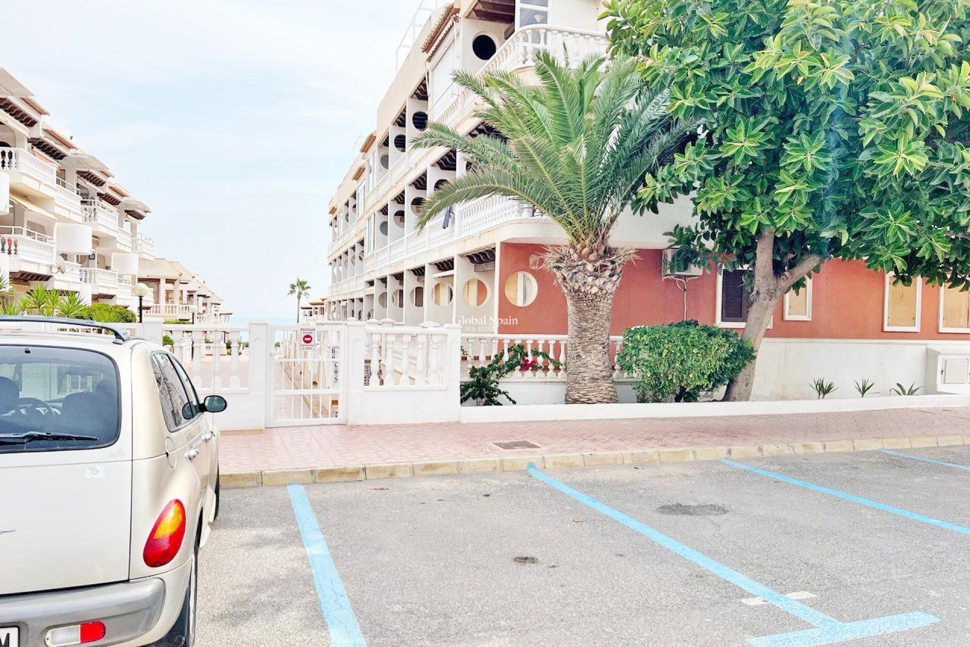 Resale - HOUSE -
GUARDAMAR DEL SEGURA - Benamor