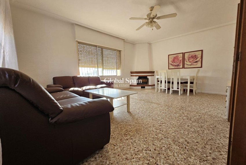 Resale - HOUSE -
GUARDAMAR DEL SEGURA - Buenavista