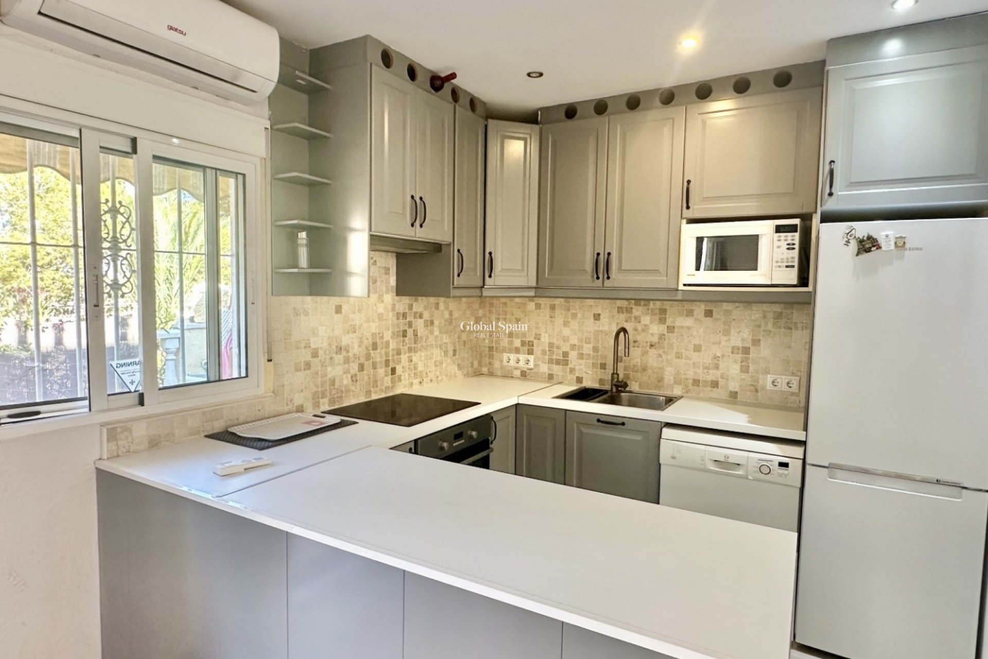 Resale - HOUSE -
GUARDAMAR DEL SEGURA - Costa Blanca