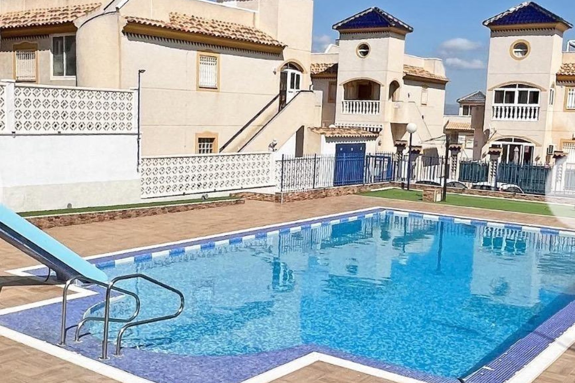 Resale - HOUSE -
GUARDAMAR DEL SEGURA - El Edén - Los Estaños