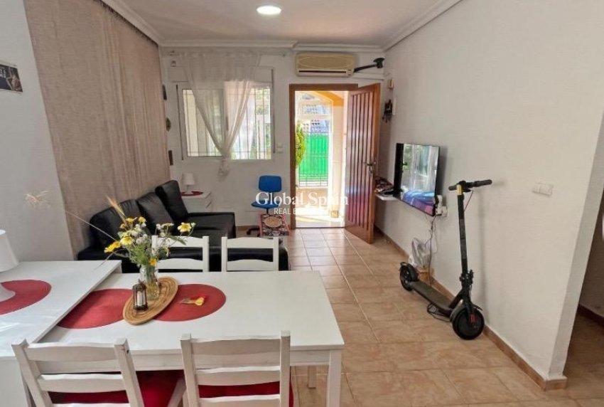Resale - HOUSE -
GUARDAMAR DEL SEGURA - El Edén - Los Estaños