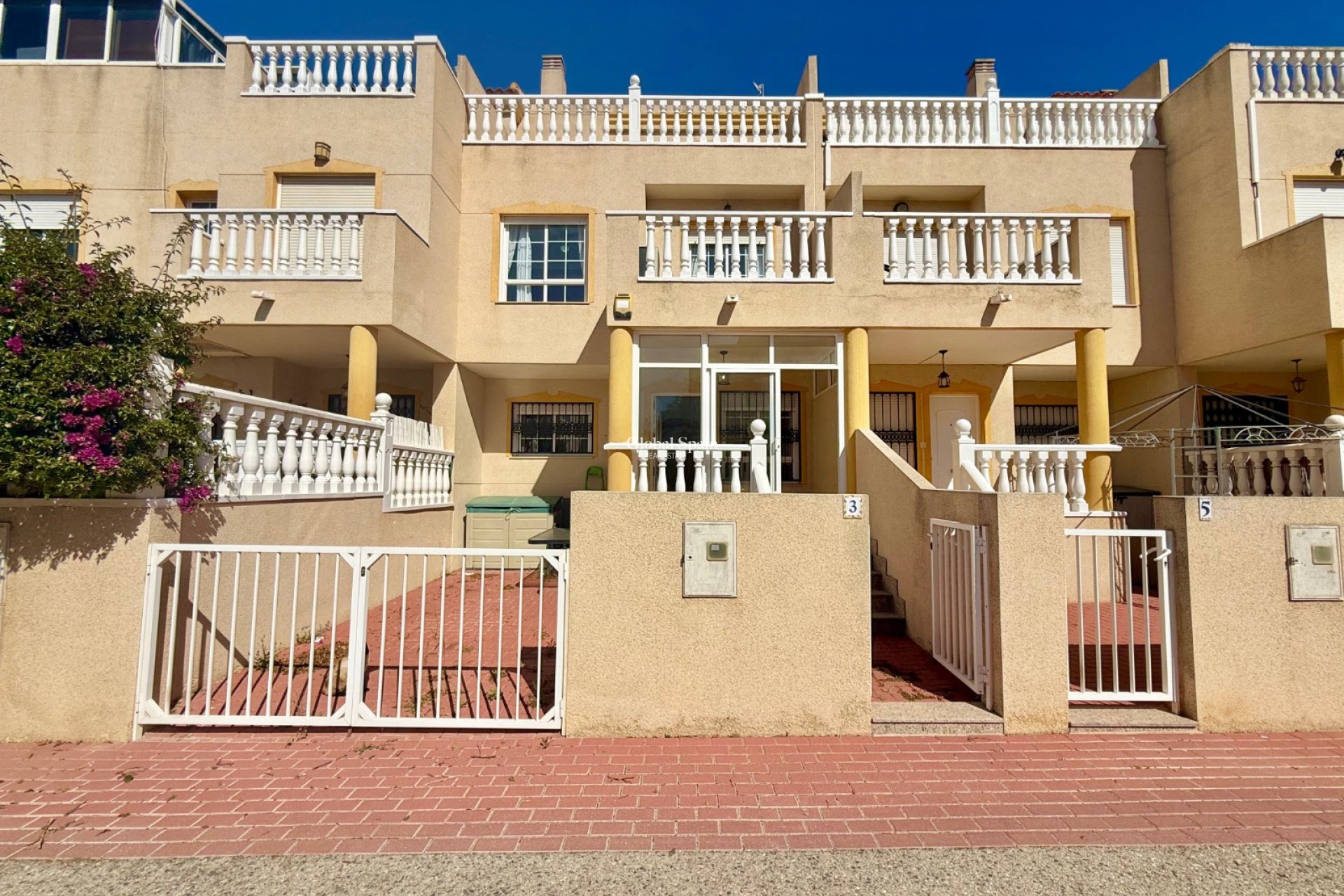 Resale - HOUSE -
GUARDAMAR DEL SEGURA - Guardamar