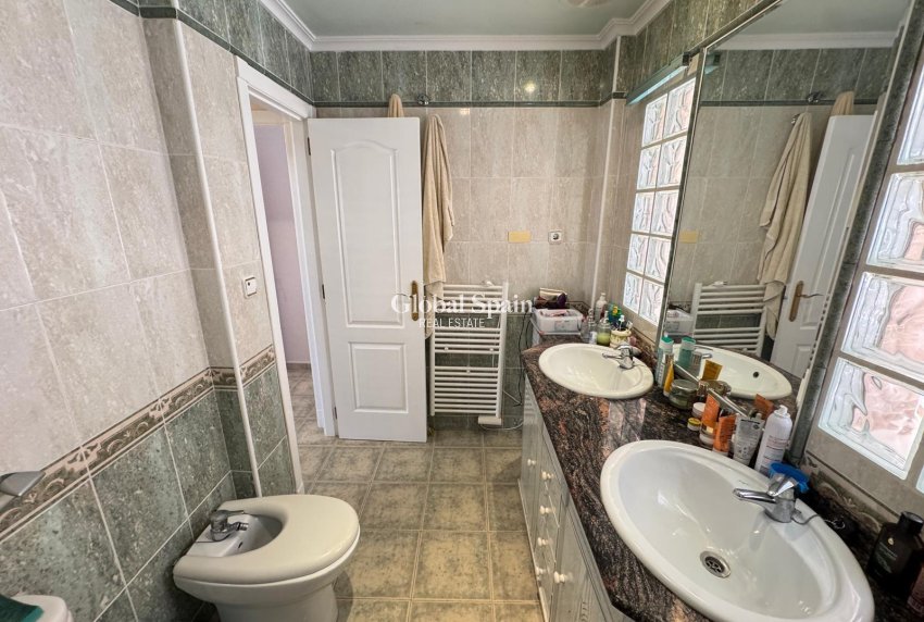 Resale - HOUSE -
GUARDAMAR DEL SEGURA