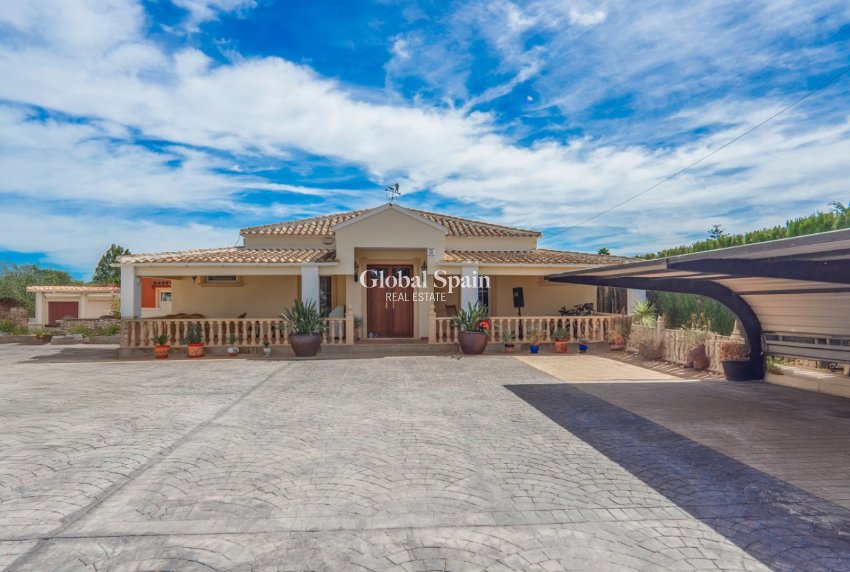 Resale - HOUSE -
HEREDADES - Costa Blanca