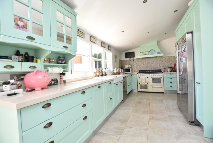 Resale - HOUSE -
HEREDADES - Costa Blanca