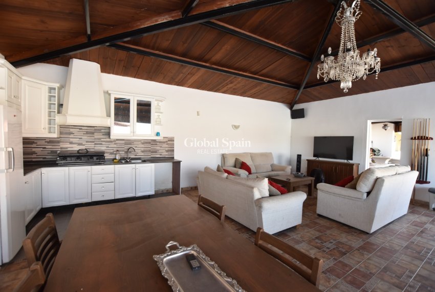 Resale - HOUSE -
HEREDADES - Costa Blanca