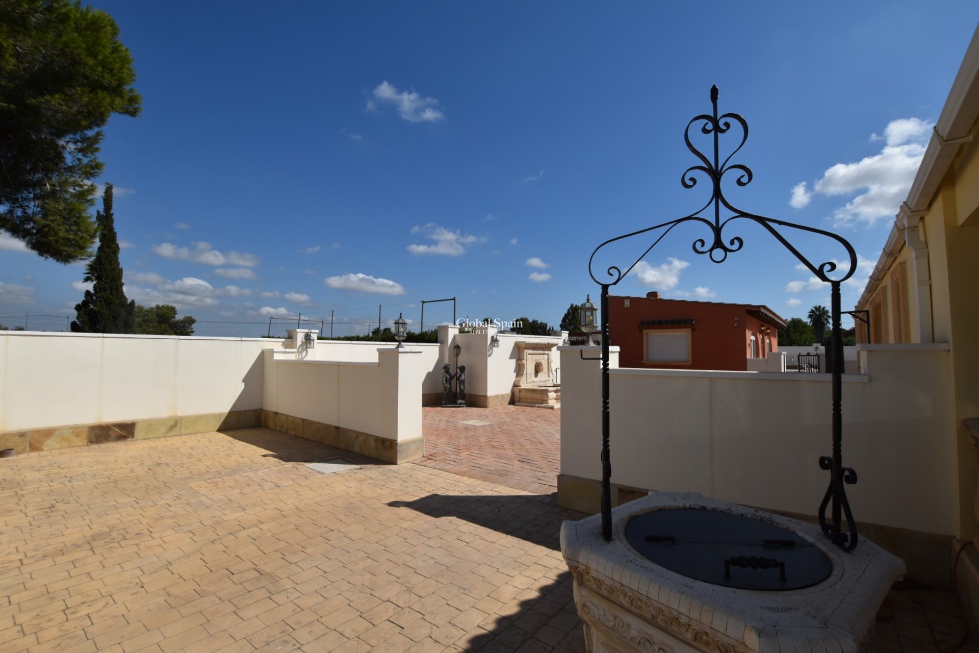 Resale - HOUSE -
HEREDADES - Costa Blanca