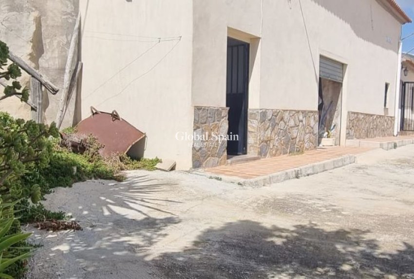 Resale - HOUSE -
HONDÓN DE LAS NIEVES - Inland
