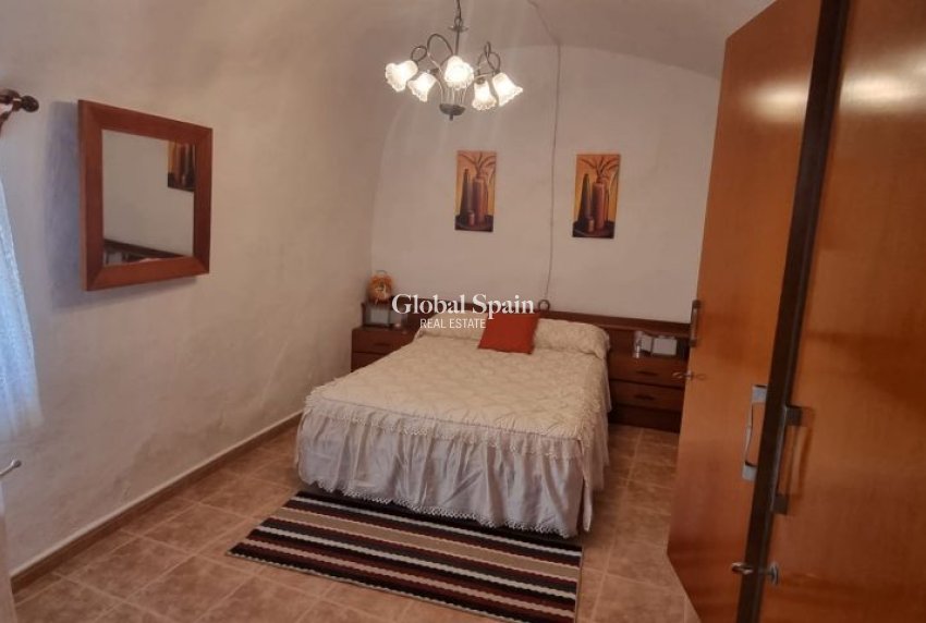 Resale - HOUSE -
HONDÓN DE LAS NIEVES - Inland