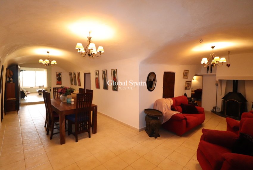 Resale - HOUSE -
HONDÓN DE LAS NIEVES - Inland