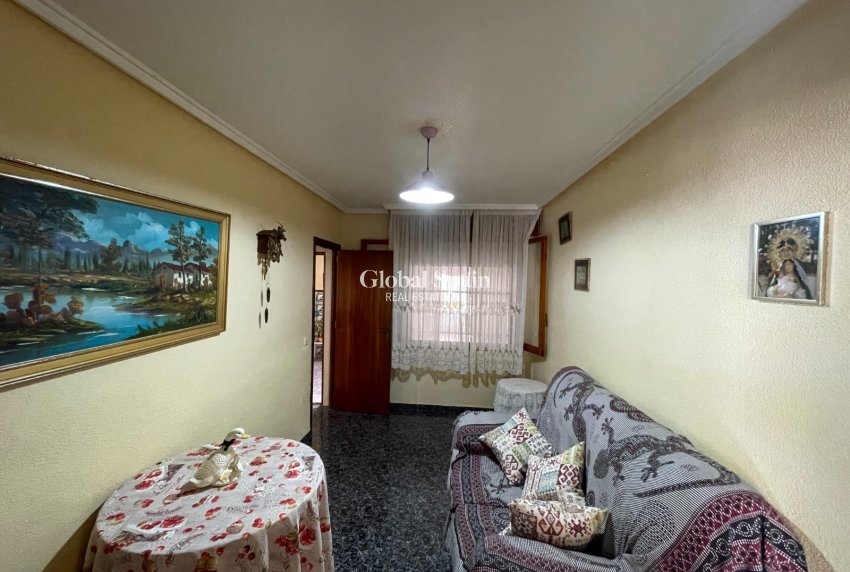 Resale - HOUSE -
JACARILLA - Inland