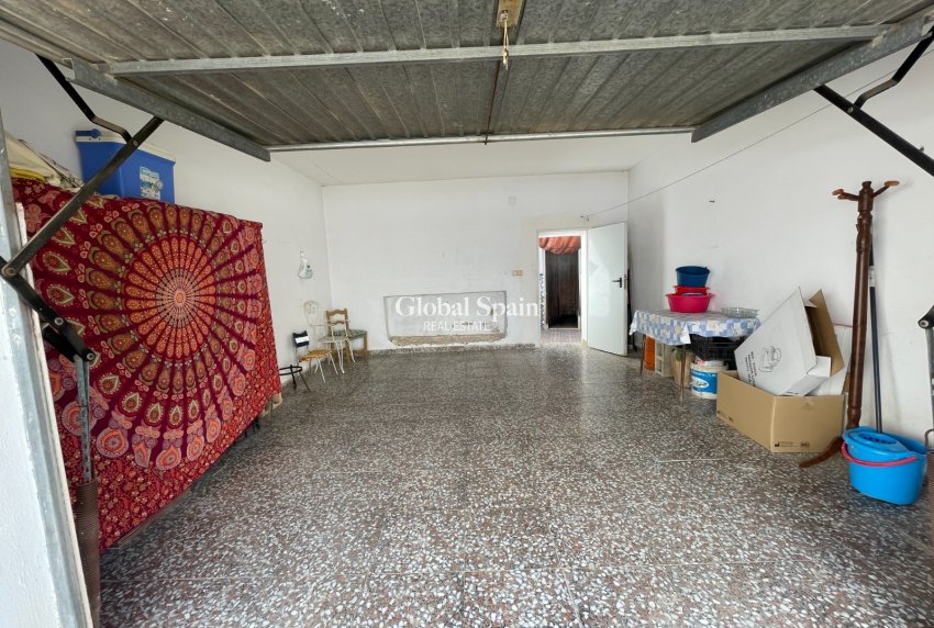 Resale - HOUSE -
JACARILLA - Inland