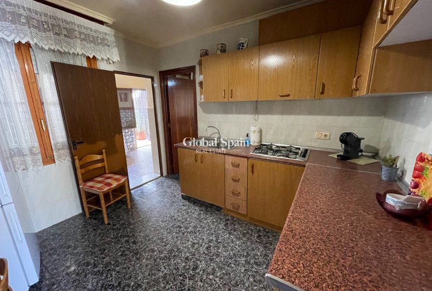 Resale - HOUSE -
JACARILLA - Inland