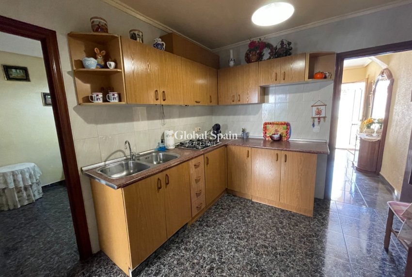 Resale - HOUSE -
JACARILLA - Inland