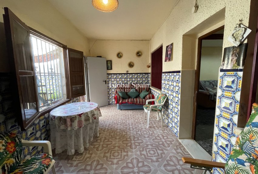 Resale - HOUSE -
JACARILLA - Inland