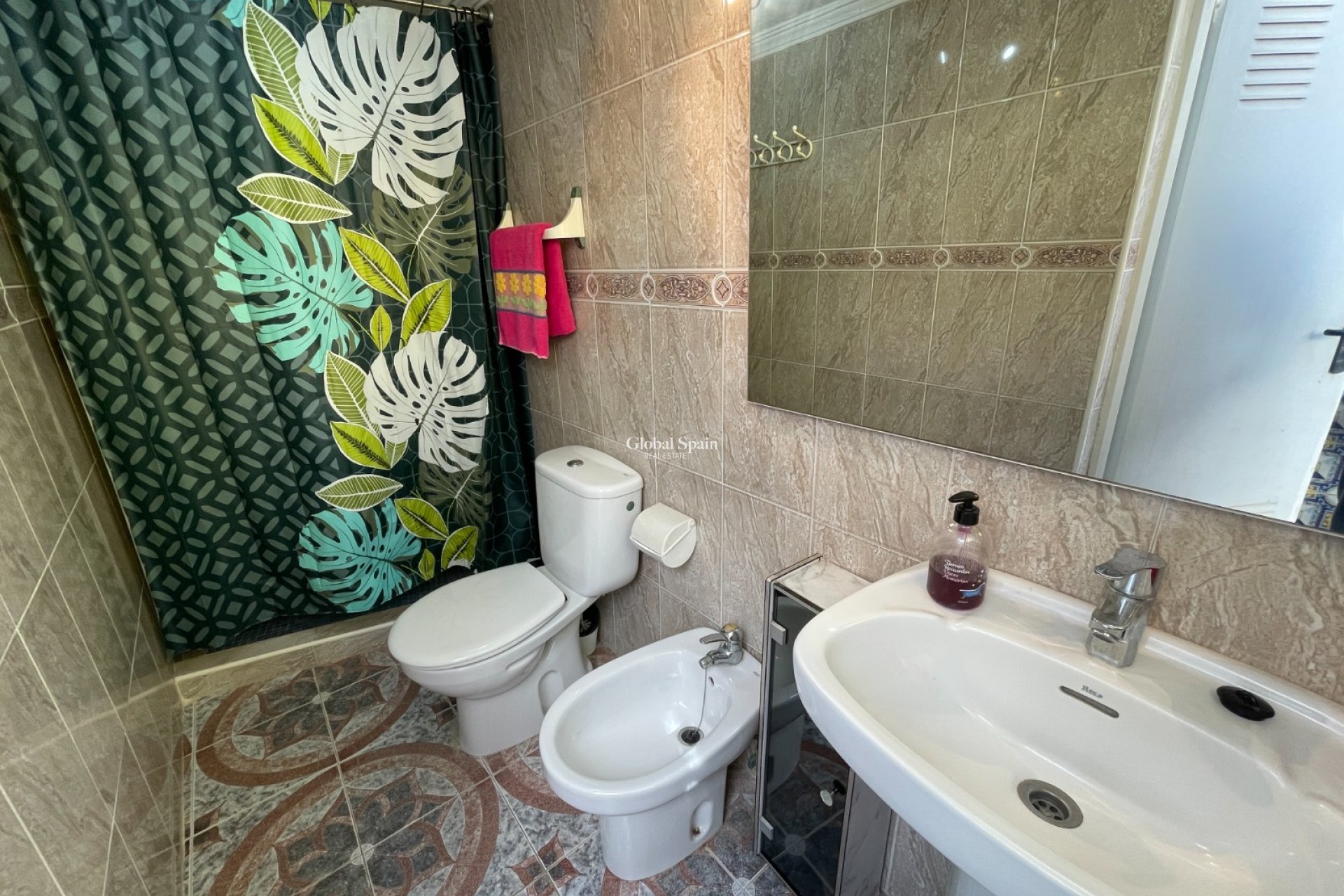 Resale - HOUSE -
JACARILLA - Inland
