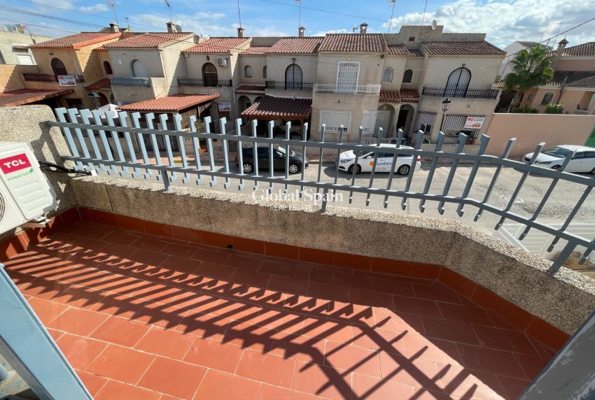 Resale - HOUSE -
JACARILLA - Inland