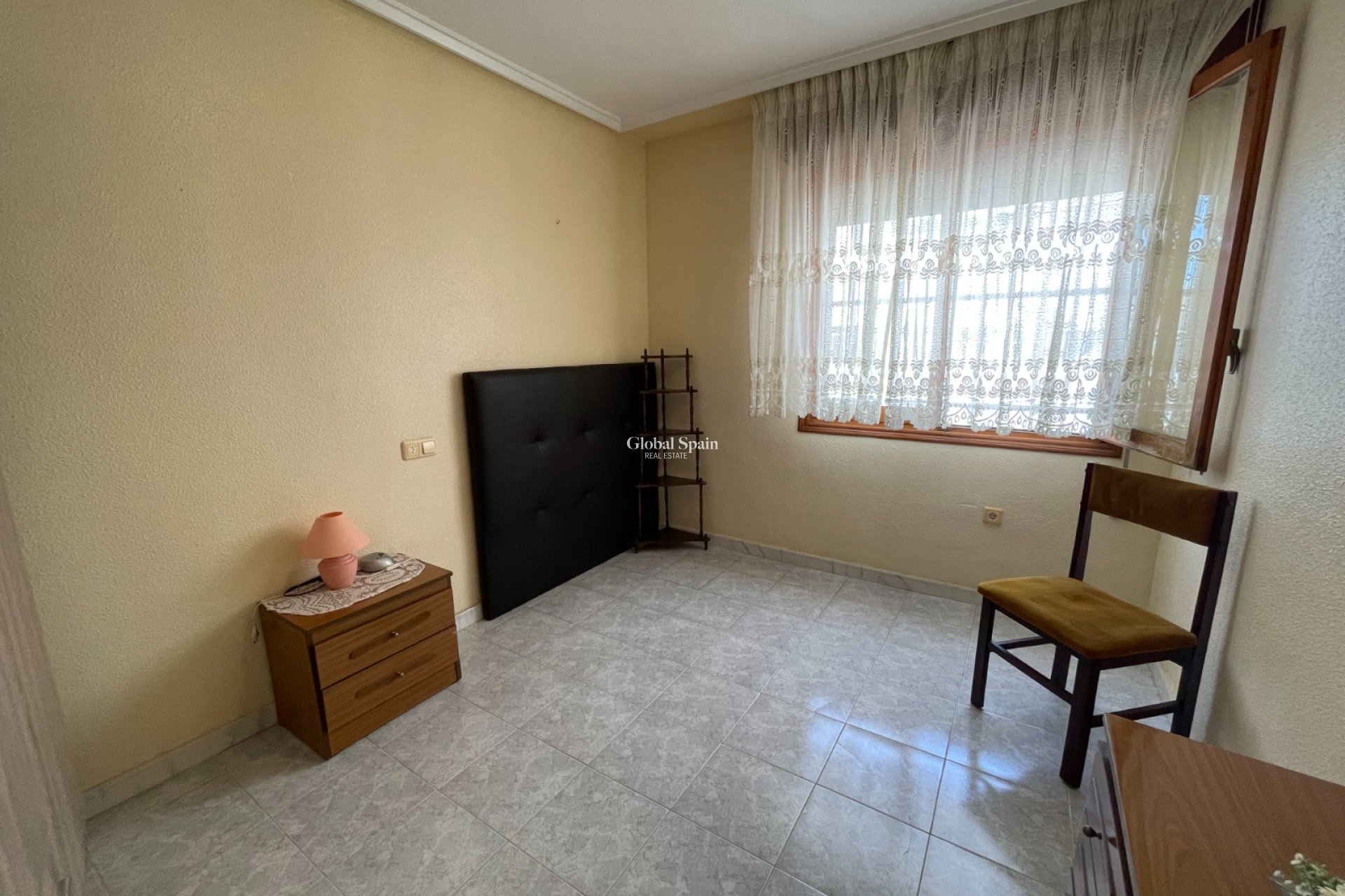Resale - HOUSE -
JACARILLA - Inland