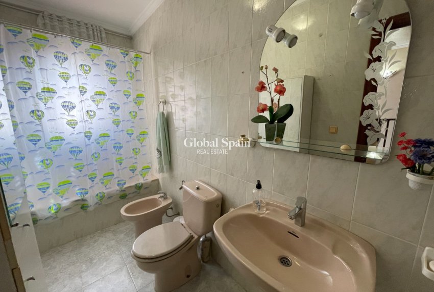 Resale - HOUSE -
JACARILLA - Inland