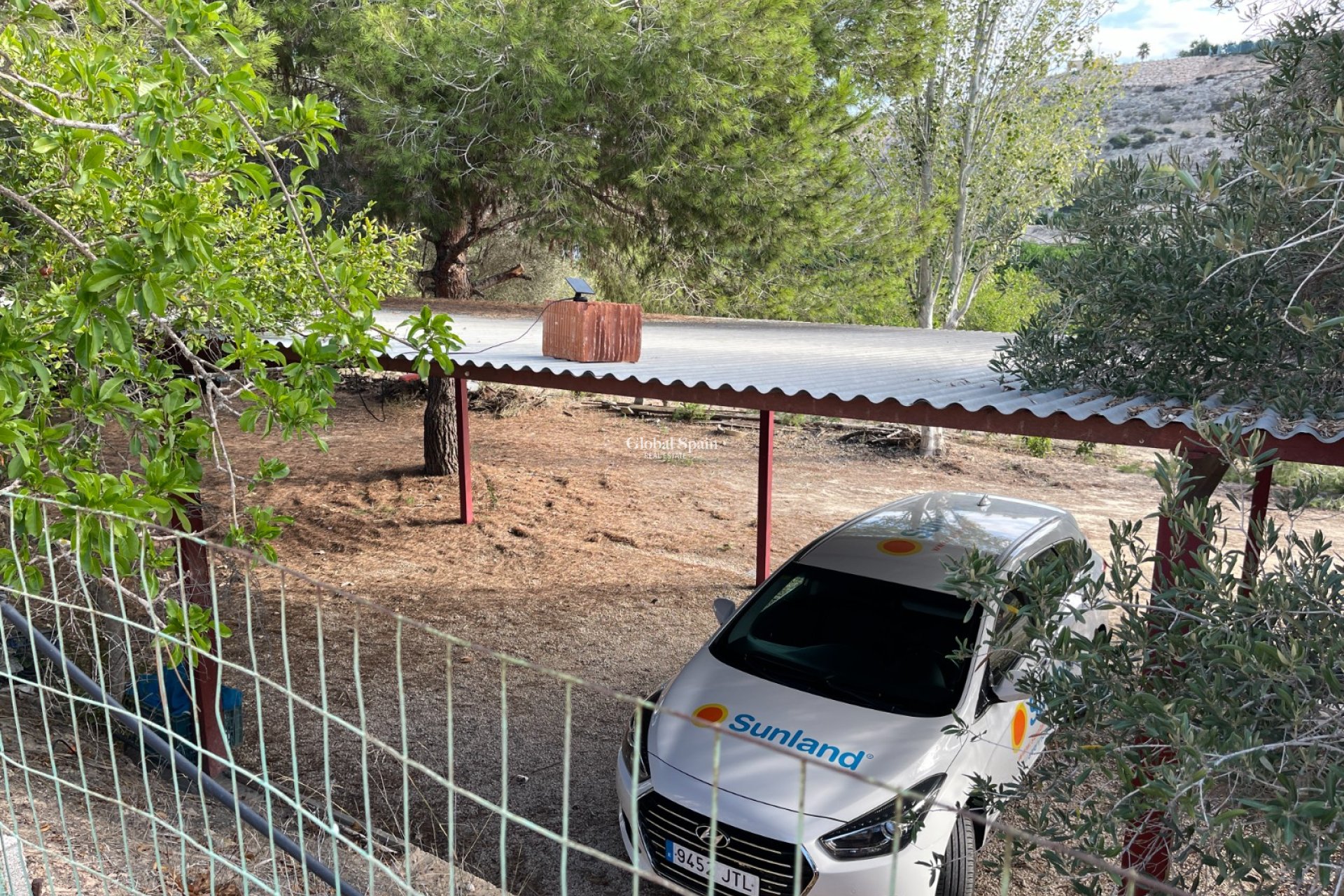 Resale - HOUSE -
JACARILLA - Inland