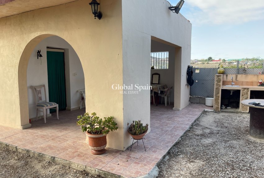 Resale - HOUSE -
JACARILLA - Inland