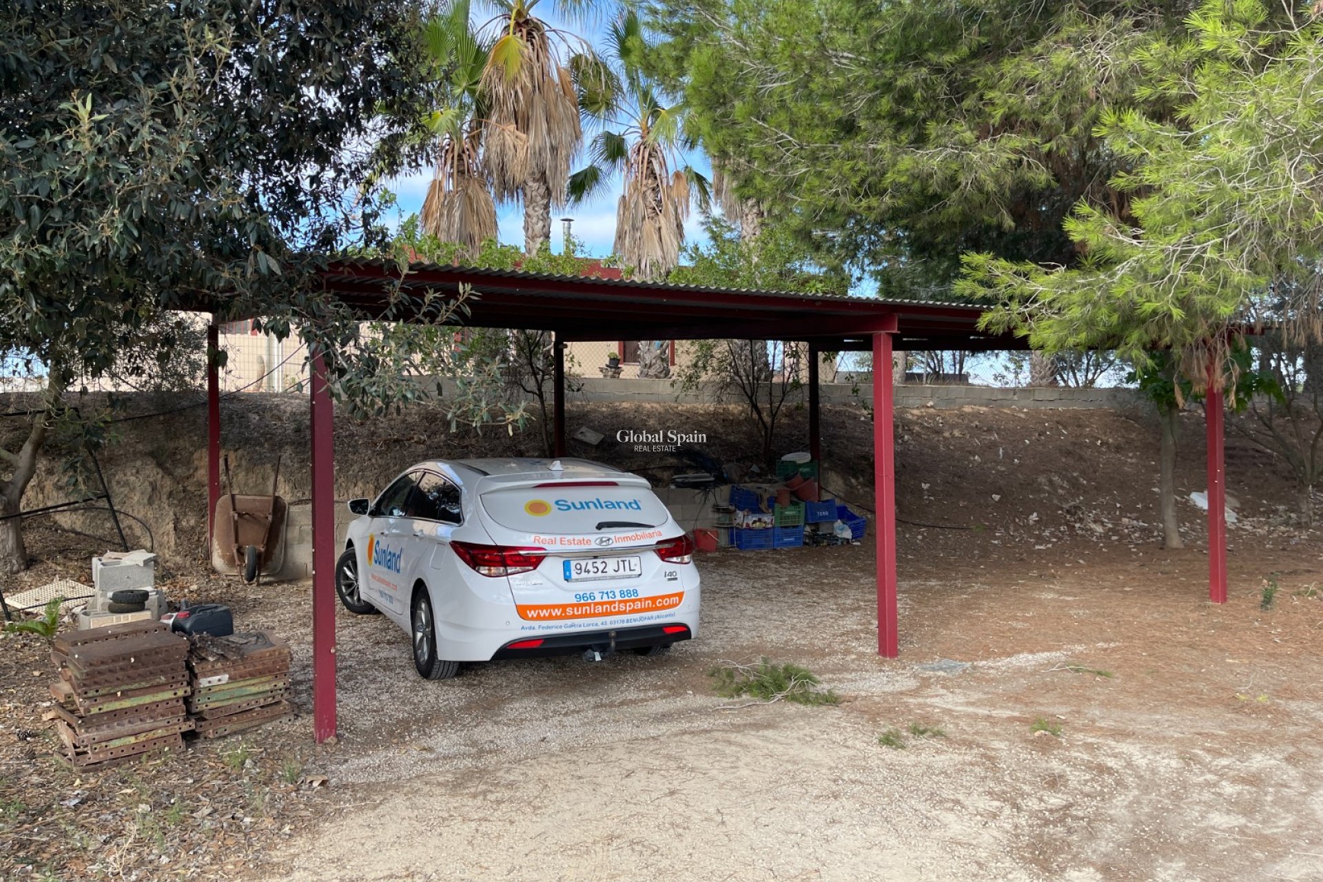 Resale - HOUSE -
JACARILLA - Inland