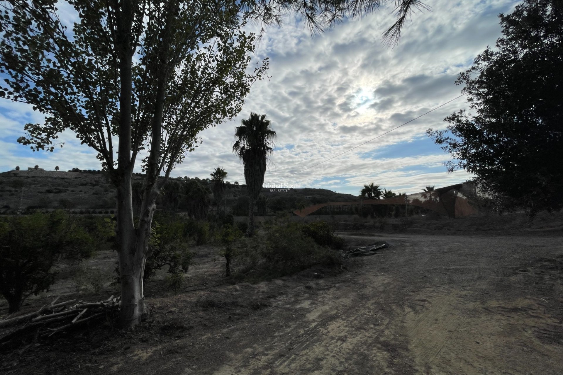 Resale - HOUSE -
JACARILLA - Inland