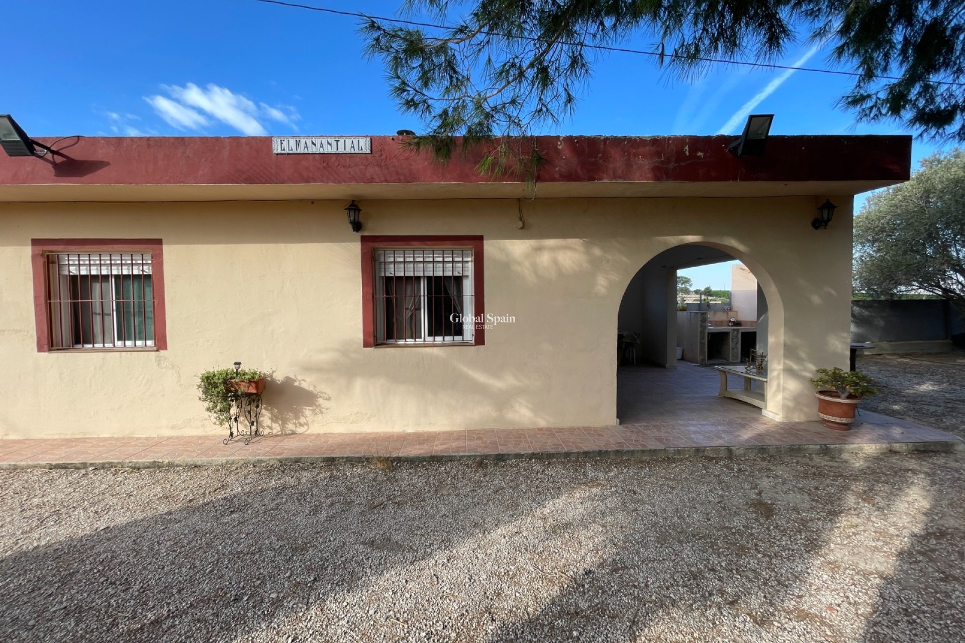 Resale - HOUSE -
JACARILLA - Inland