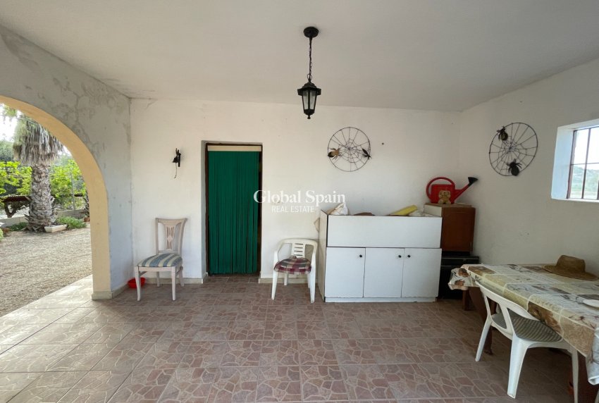 Resale - HOUSE -
JACARILLA - Inland