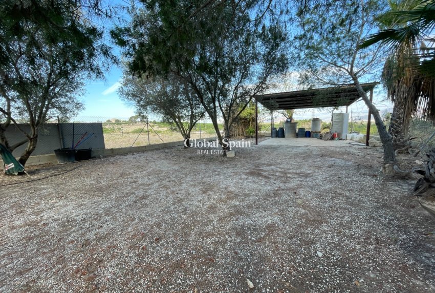 Resale - HOUSE -
JACARILLA - Inland